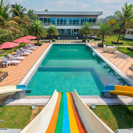 Saffronstays Palm Paradise, Kalyan Khadavli - Swimming Pool With Water Slides, Gazebo And Indoor Games Padghe Buitenkant foto