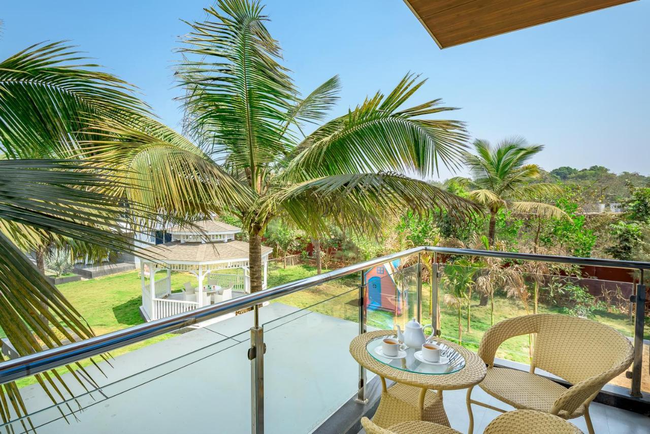 Saffronstays Palm Paradise, Kalyan Khadavli - Swimming Pool With Water Slides, Gazebo And Indoor Games Padghe Buitenkant foto