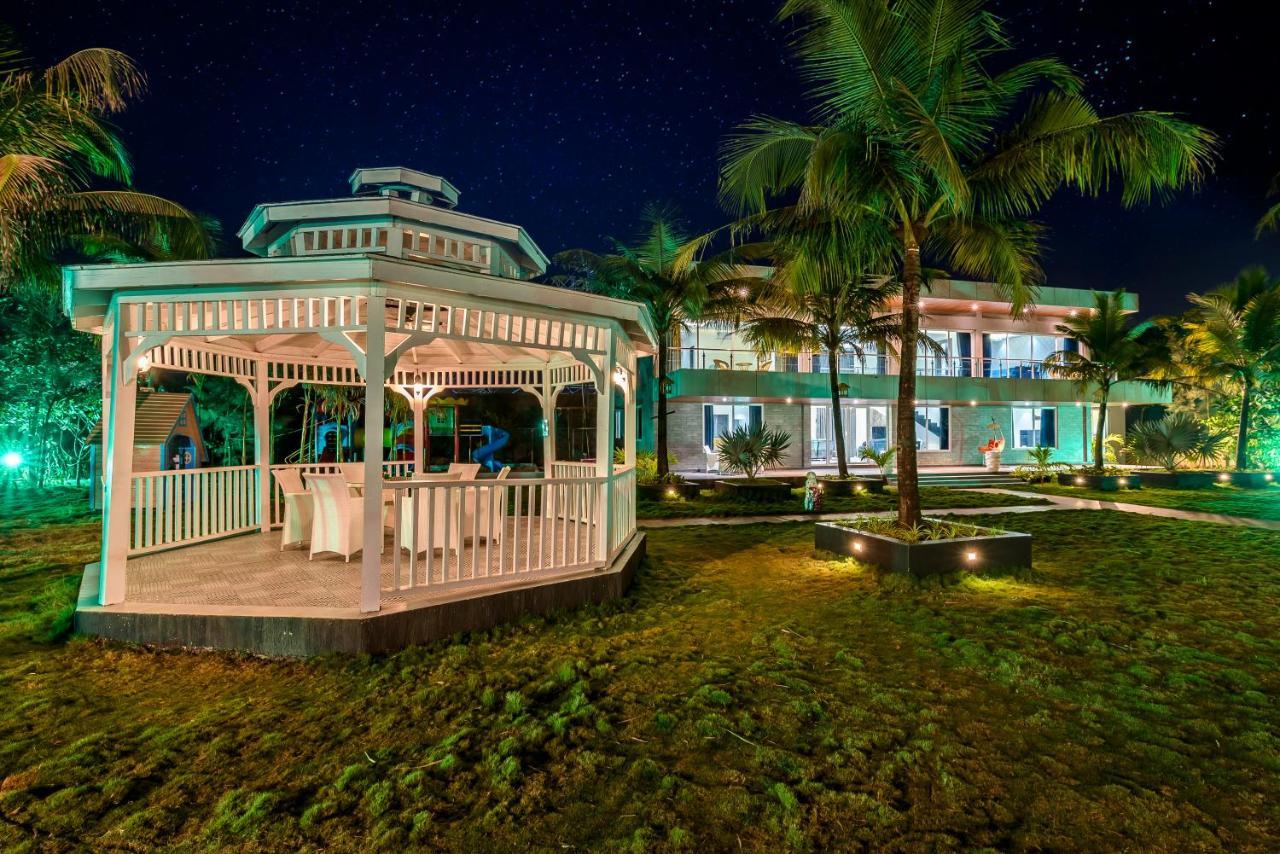 Saffronstays Palm Paradise, Kalyan Khadavli - Swimming Pool With Water Slides, Gazebo And Indoor Games Padghe Buitenkant foto