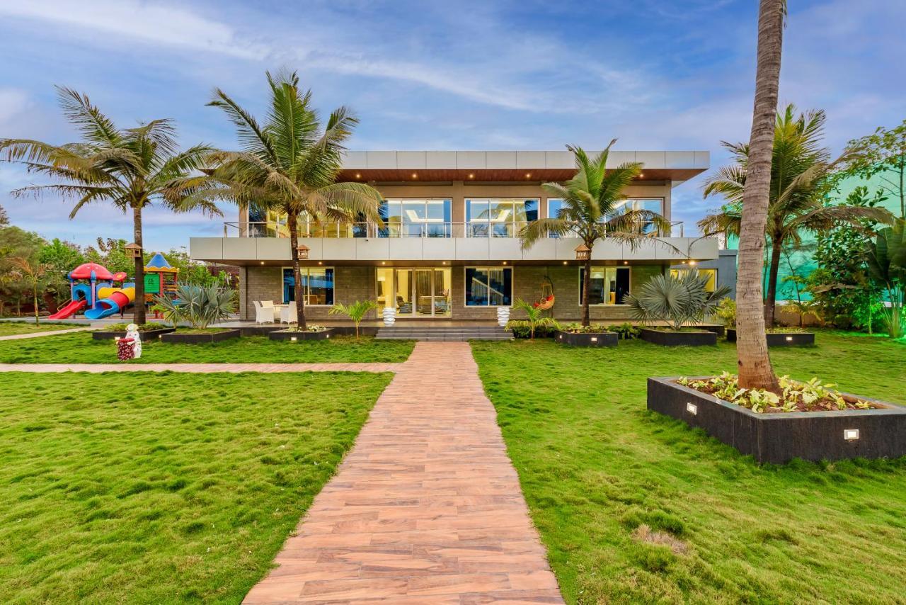 Saffronstays Palm Paradise, Kalyan Khadavli - Swimming Pool With Water Slides, Gazebo And Indoor Games Padghe Buitenkant foto