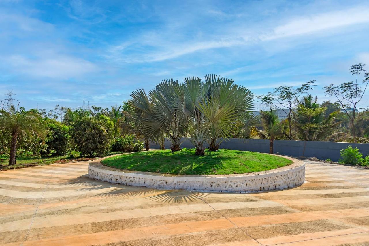 Saffronstays Palm Paradise, Kalyan Khadavli - Swimming Pool With Water Slides, Gazebo And Indoor Games Padghe Buitenkant foto